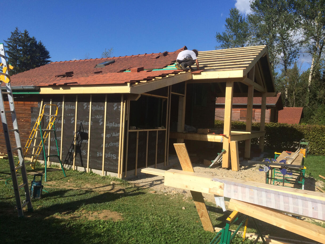 Charpentier sur le toit