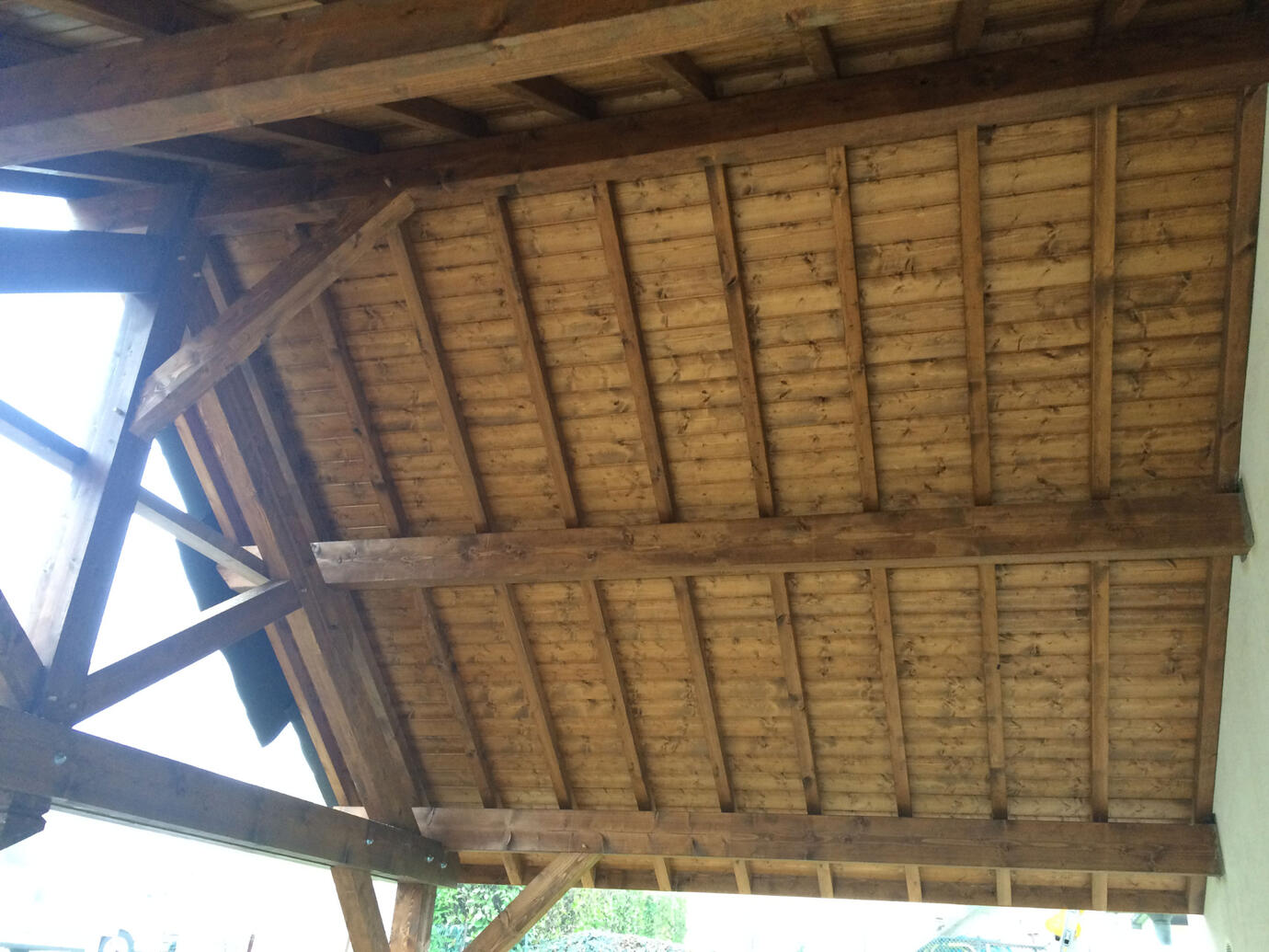 Abri en bois vue dessous